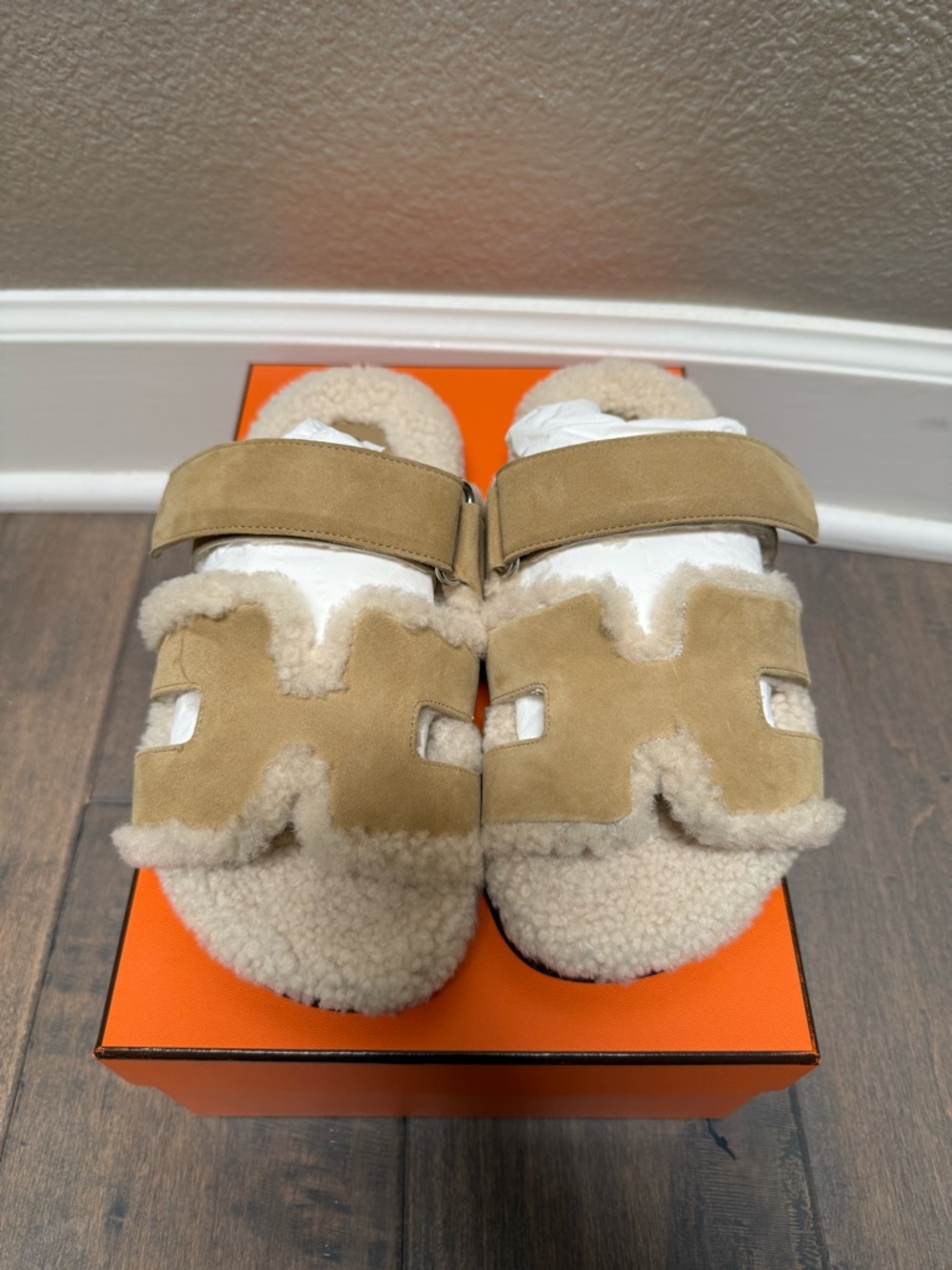 BNIB Hermes Chypre Beige Suede Shearling Sandals